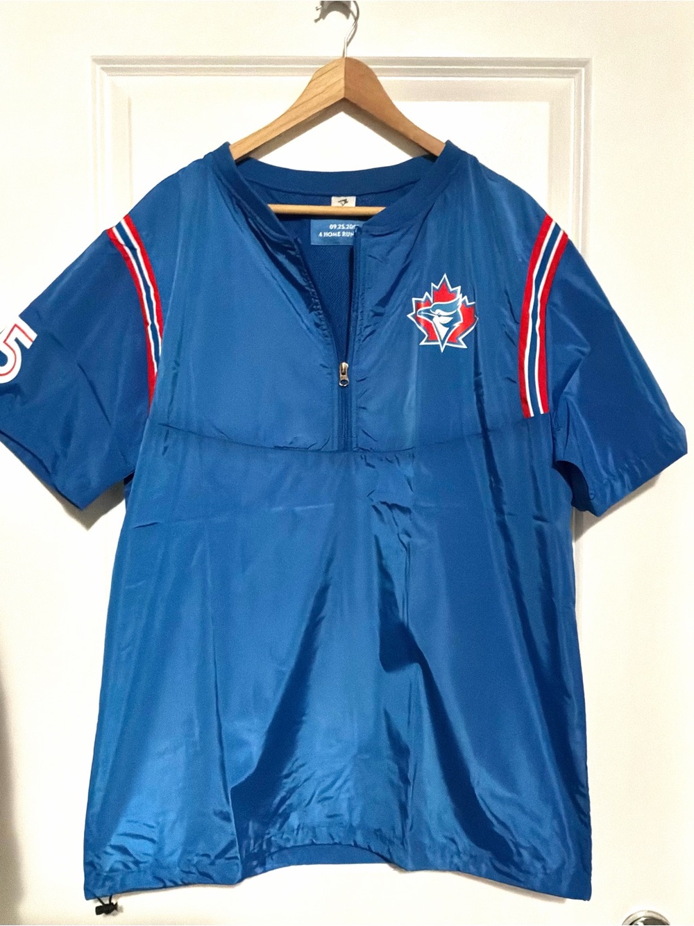 Toronto Blue Jays Carlos Delgado Short-Sleeved Windbreaker giveaway ON HAND